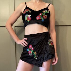 L'atiste By Amy Black Velvet Floral Embroidered Skort & Crop Top Set Size Small